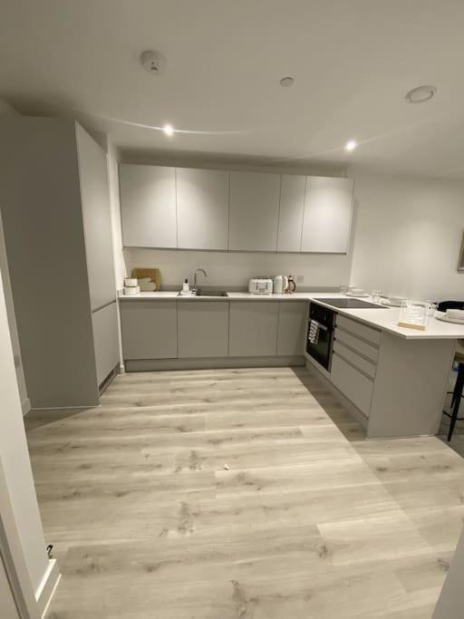 Modern Trafford 1Br Apartment-Free Parking-Cinema Room Manchester Exterior photo