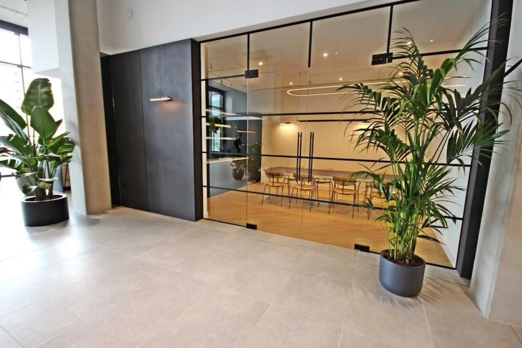 Modern Trafford 1Br Apartment-Free Parking-Cinema Room Manchester Exterior photo